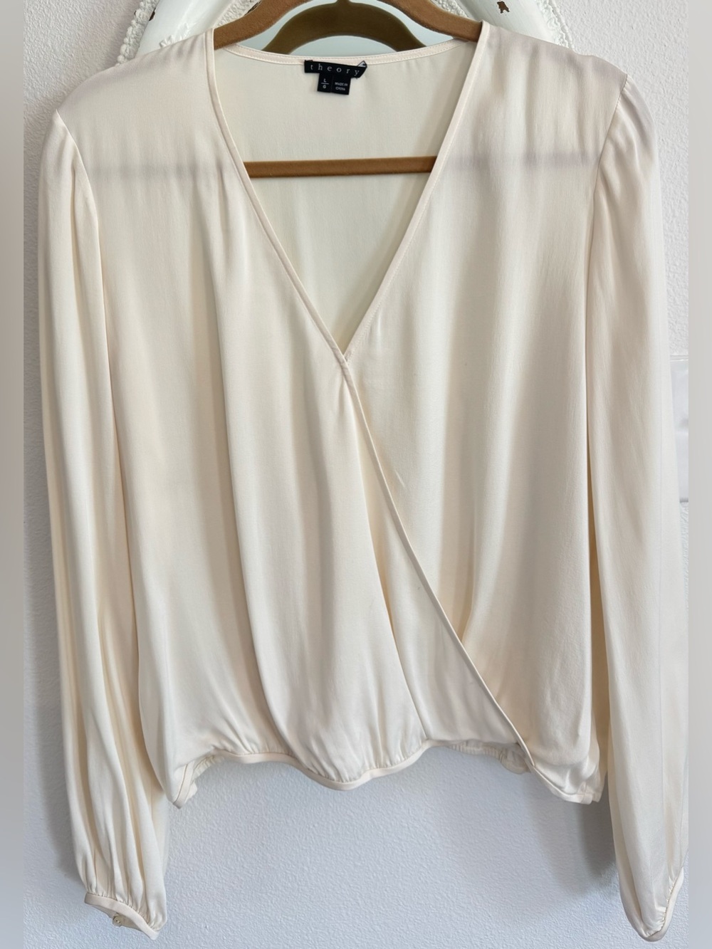 Theory Cream 100% Silk Surplice Long Sleeve Blouse L